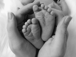 Moms hands and baby feet