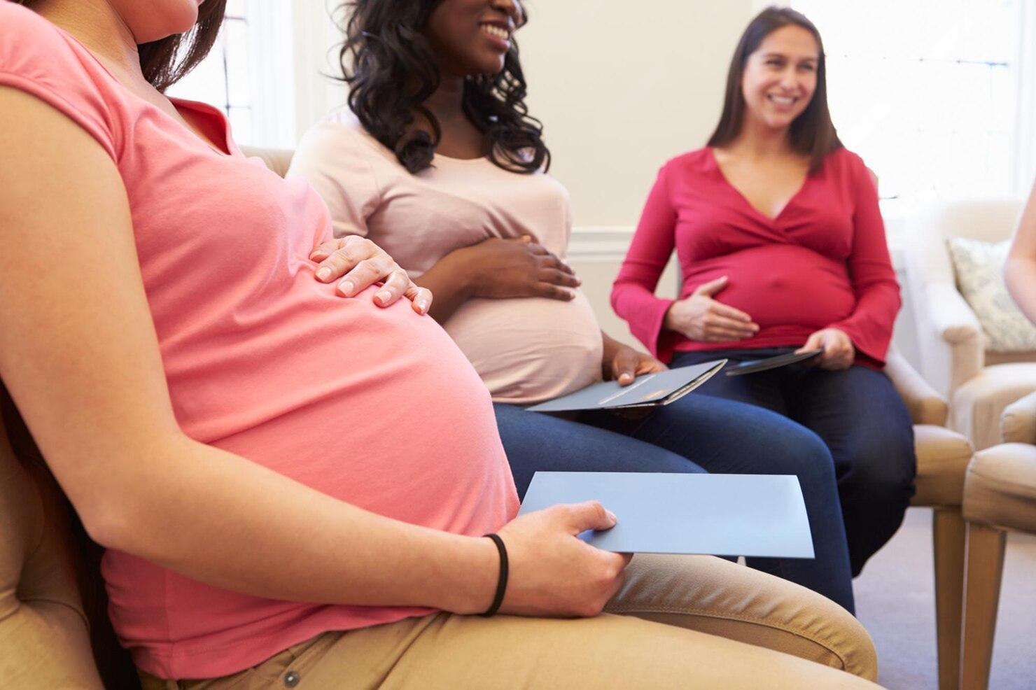 pregnant-women-meeting-ante-natal-class_1339860-1049