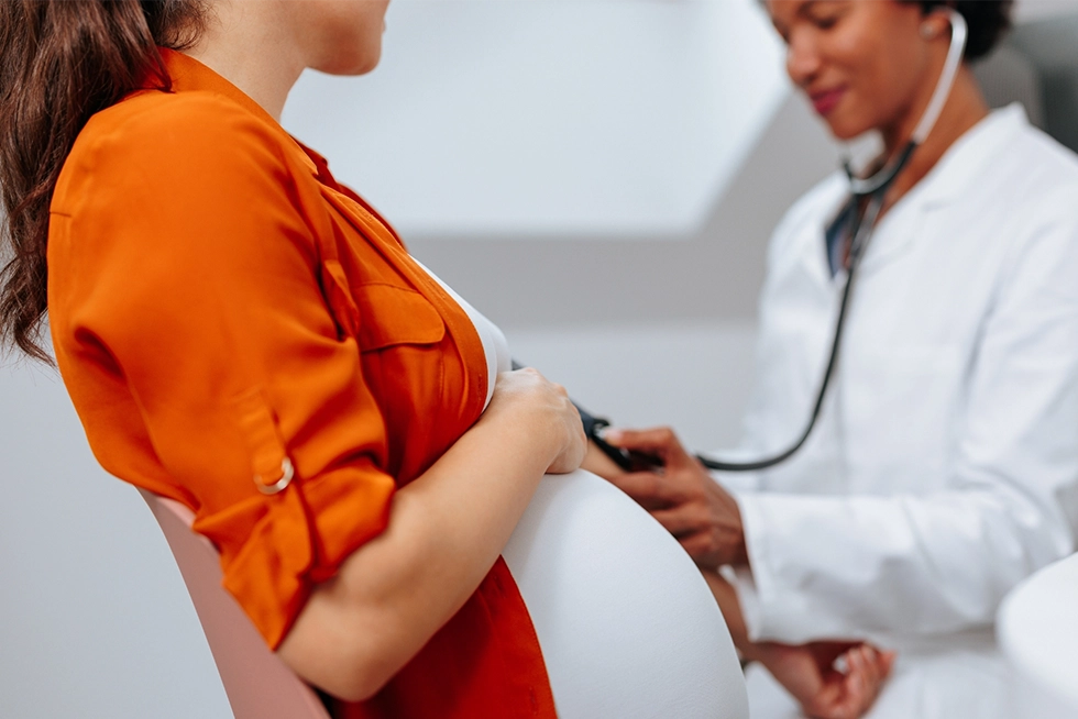 Best OB-GYNs in Portland Metro Pregnancy Care Pregnant woman meeting with an OB-GYN during a prenatal appointment in Portland Metro.