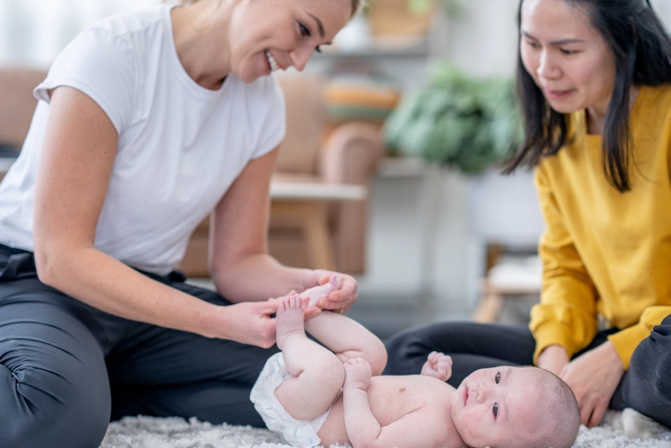 Postpartum doula providing emotional support to an expecting mother in Philadelphia-Rittenhouse, Pennsylvania.